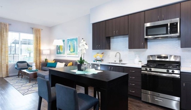 Modern 1BR Condo at 300 Railway w Pool & Fire Pit