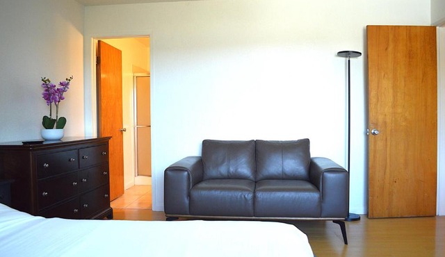 Modern 3 Bedroom Suite with AC for Family and Work group