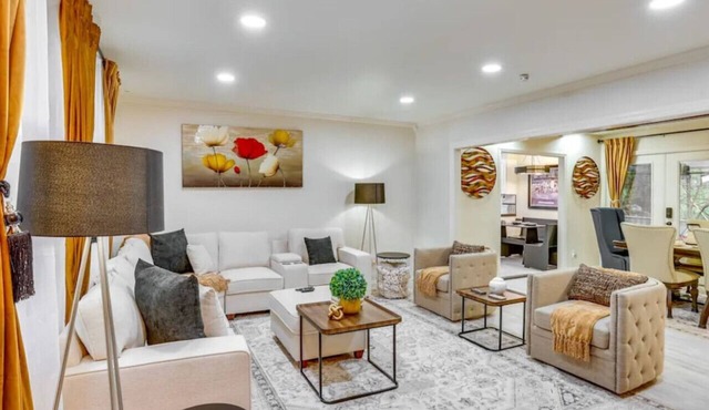 Modern 4BR 2BA Villa Near Bucknell with Pool