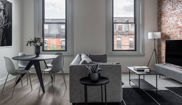 Modern Downtown 5Bd/4Bth w/Outdoor Space! Sleeps 16