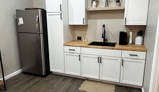 Modern Farmhouse Apartment - Pet Friendly
