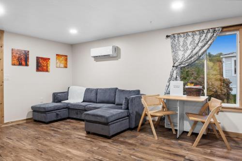 Modern Home with Fast WiFi & Private Patio
