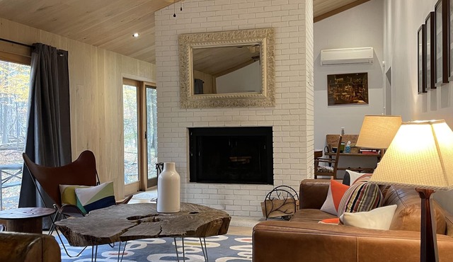 Modern House In The Woods, Yet Close To Downtown Woodstock