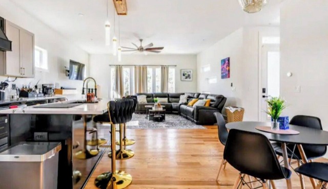 Modern Luxury 3BR Home in East Point Private, Stylish Stay