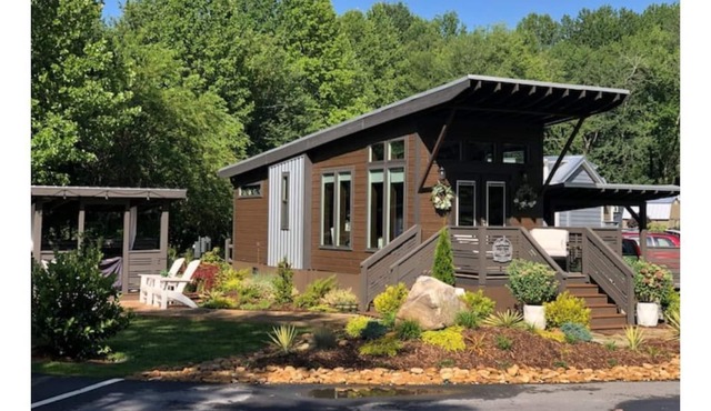 Modern Mountain Tiny Home in Flat Rock