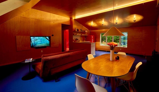 Modern Nature Escape w/Barrel Sauna & Yurt