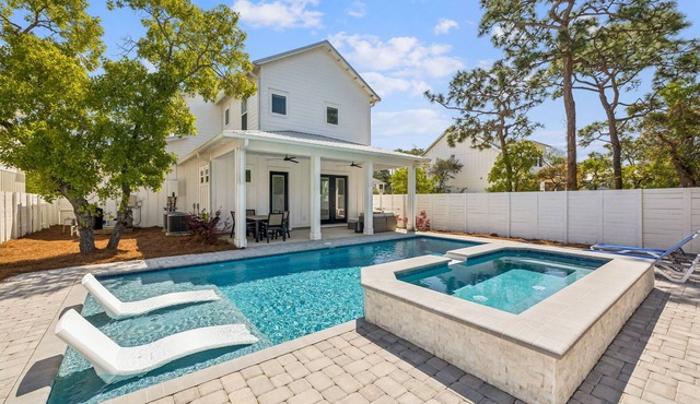 Modern Pet-Friendly Retreat for Families w/2 Bunk Rooms | Brand New Pool!