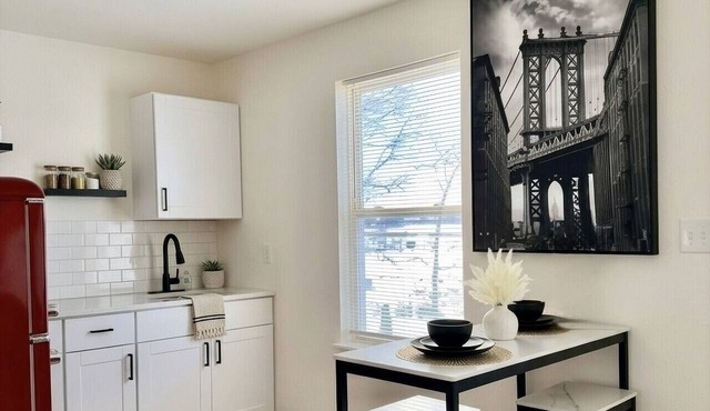 Modern Private 2-Bedroom Escape w/Full Kitchen