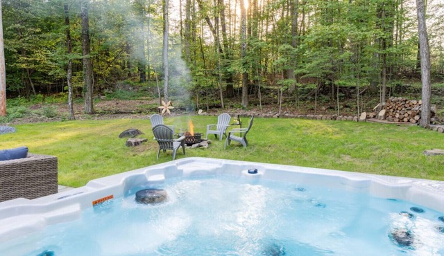 Modern Rustic Escape w/Hot Tub & Fire Pit