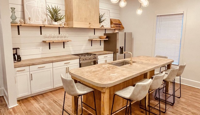 Modern Scandinavian Bungalow HOT TUB 6 bed 3 bath