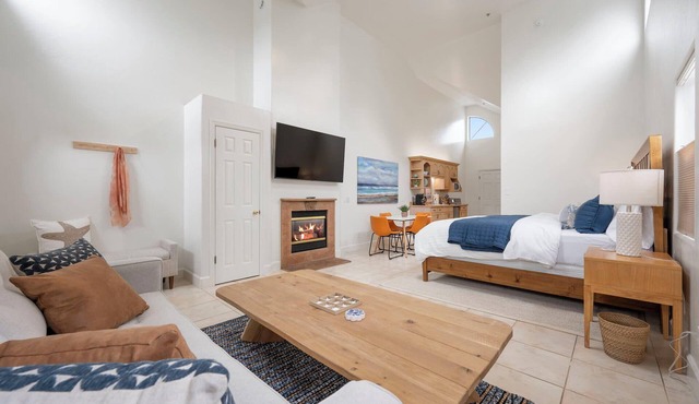 Montara Penthouse — Elevated Comfort Above Downtown Half Moon Bay