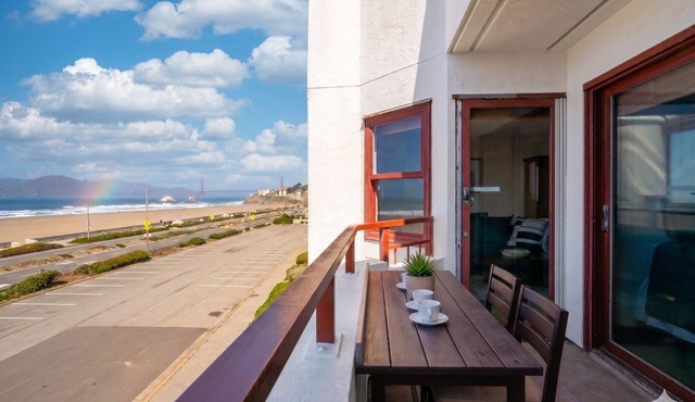 MONTHLY SUMMER OCEANFRONT CITY LIVING w/VIEW, balcony