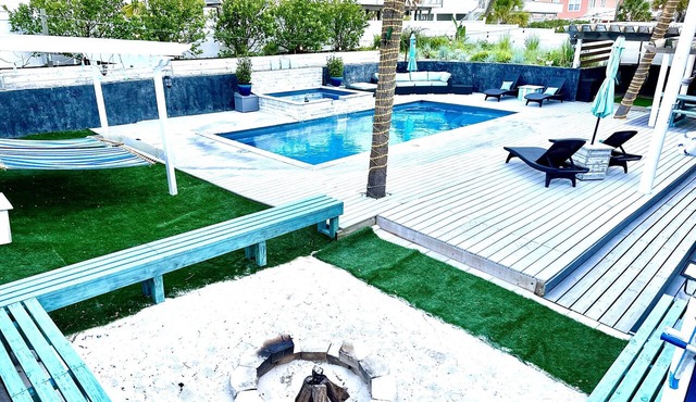 Most Private Oasis on the Island-Backyard Resort Vibe -Minutes walk to the Beach