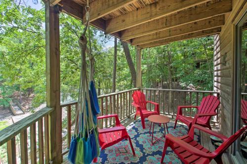 Mount Ida Condo w/Balcony + Resort Amenities