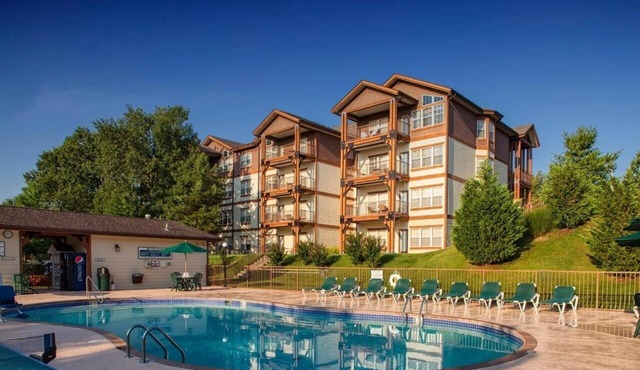 Mountain Escape w/Kitchen & Balcony – Ideal for Nature-Loving Groups | 3 Units