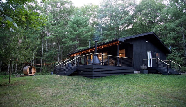 Mountain Laurel Cabin - Sauna, Pet Friendly, 5 Acres of Privacy