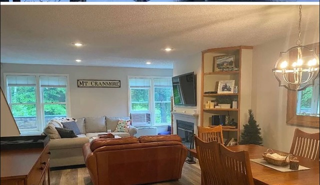 Mountain-side family size condo in North Conway, great for Fall foliage views!