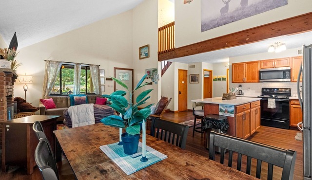 Mountain View Lodge: Bear Creek Lakes - Lake, Pool, Firepit & Pet Friendly