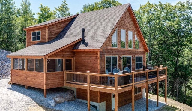 Mountainside Chalet Retreat | Hot Tub | Fireplace | Pool Table | Screened Porch