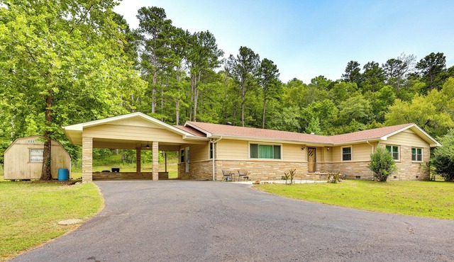 Mt Ida Home w/Patio: 11 Mi to Lake Ouachita!
