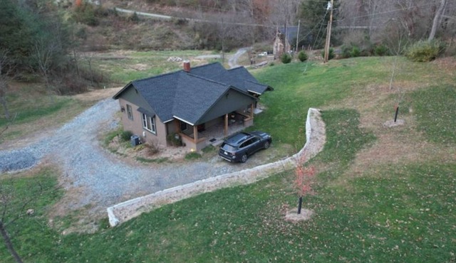 Natural Spring Fed "Cedar Hot Tub" - 120 Private Acres, water fall & trails in Marshall