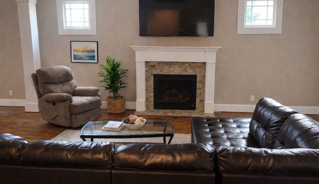 Near Downtown and Midtown, Quiet Cul-de-sac Decatur Home with Deck & Balcony,