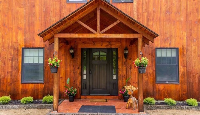 North Conway Winter & Summer Retreat with Hot Tub & Fire Pit