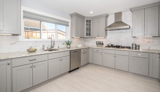 Ocean-view 5BR near SF — sleeps 25