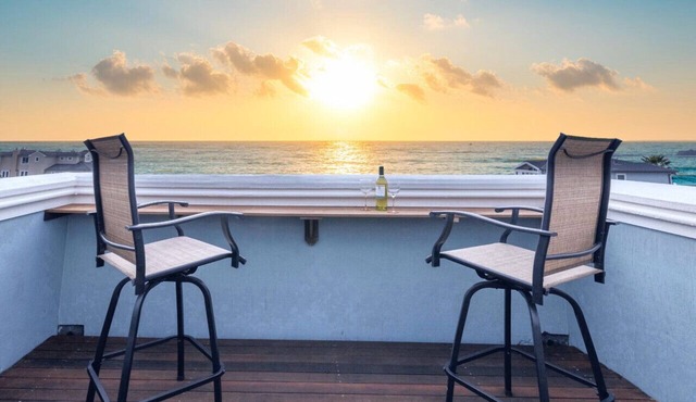 Ocean View & Steps to Beach - Miramar Home - Roof Deck, Coastal Trail, Restaurants, Activities