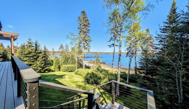 Oceanfront Cottage w/Fire Pit & Sunset Deck