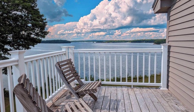 Oceanfront Maine Retreat: Private Beach & Fire Pit