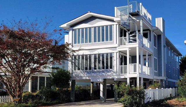 Oceanside 8 Bedroom in Bethany - walk to the beach!