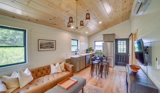 Off-Grid & Solar-Powered! Mtn-View Omaha Cabin