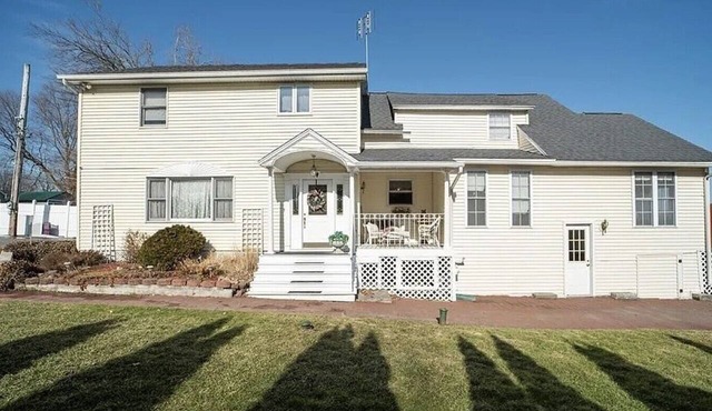 Oneida Lake Front View 4 Bedroom
