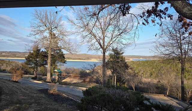 Open Lakeview Cottage #5 at Teal Point Resort on Lake Norfork