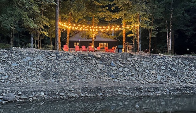 Ozark Creekside Getaway 130 Acres