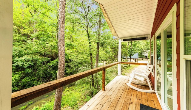 Pam's Treehouse Cabin #3 - Cozy treehouse cabin right on a creek!