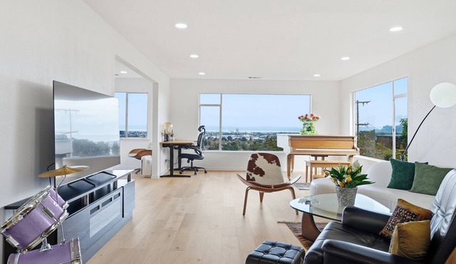 Panoramic Bayview 4BR · Single-Level · 1Gbps WiFi