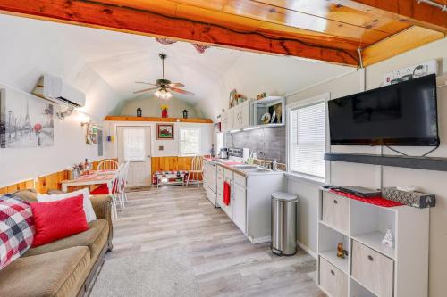 Paris Vacation Rental ~ 22 Mi to Mount Magazine!