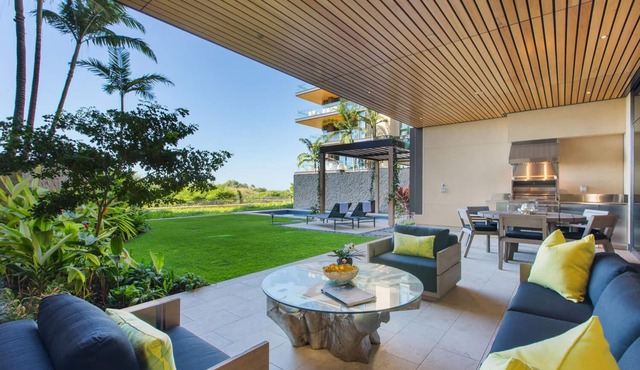 Park Lane Sunset Resort by Gather: Luxury Ala Moana Home w/Pool, Hot Tub & Lanai