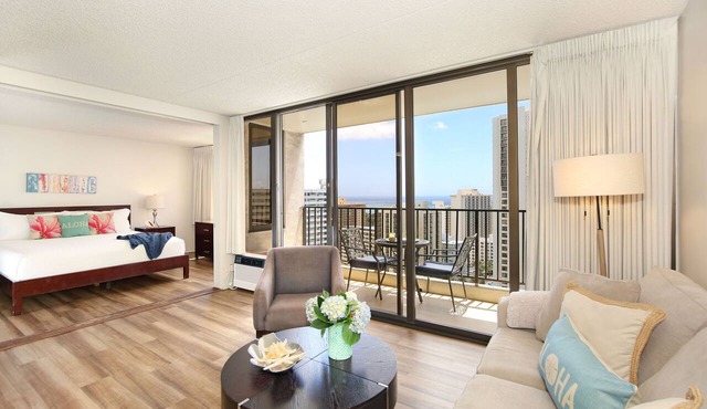 Partial Ocean View, one-bedroom with AC, Wi-Fi, parking, short walk to beach!