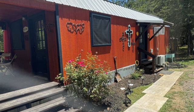 Peaceful cabin retreat to enjoy all the quiet & beauty nature has to offer.
