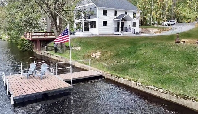 Peaceful Hudson River Waterfront Farmhouse Near Saratoga & Lake George