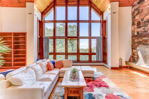 Peaceful Mountian Oasis: Firepit, Hot Tub, Sauna!