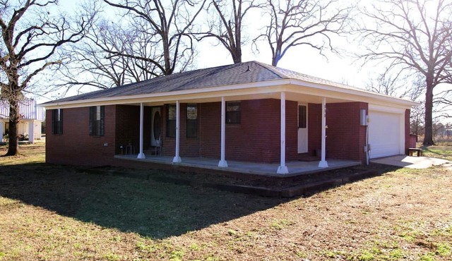 Peaceful Retreat with Expansive Yards & Cozy Outdoor Spaces in Alexander, Arkansas