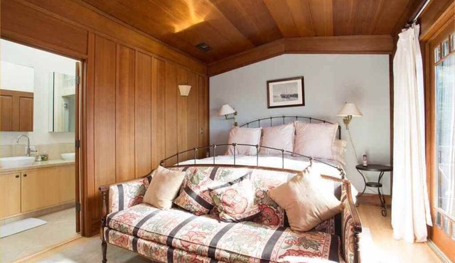 Penthouse Condo a short distance from UC. Very private gorgeous San Fran views