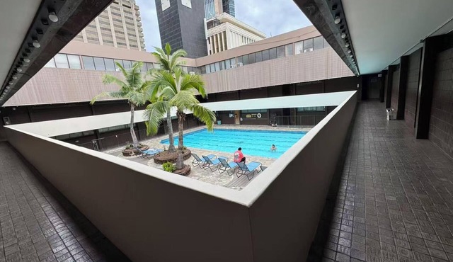 PenthouseCloseTo HPU&CruiseHugeTerrace withParkingOne and half Bath up 16person