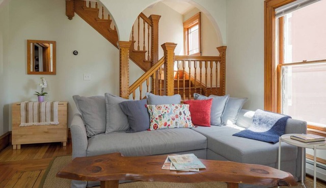 Pet-Friendly 2BR on Battery Park, Lake Views
