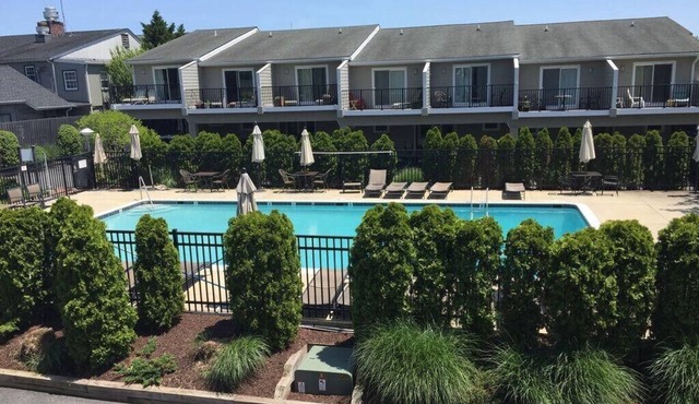 Pet Friendly 2BR Townhouse Downtown Rehoboth Beach w/Pool & Parking in Rehoboth Beach