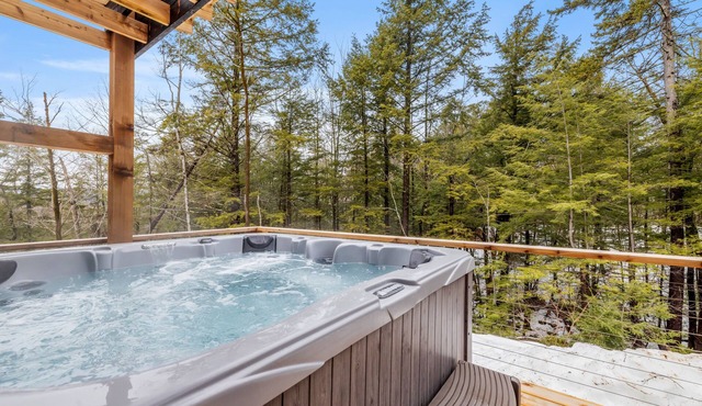 Pet Friendly Cabin Retreat w/Hot Tub Near Saco